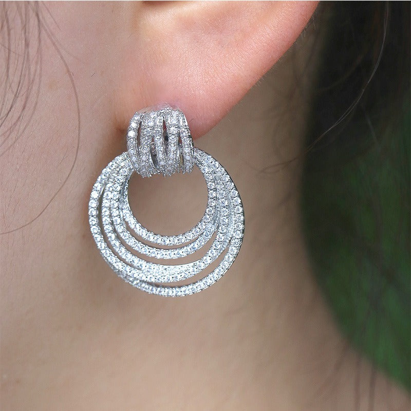 Boucles d’oreilles pendantes à anneaux superposés – Style élégant