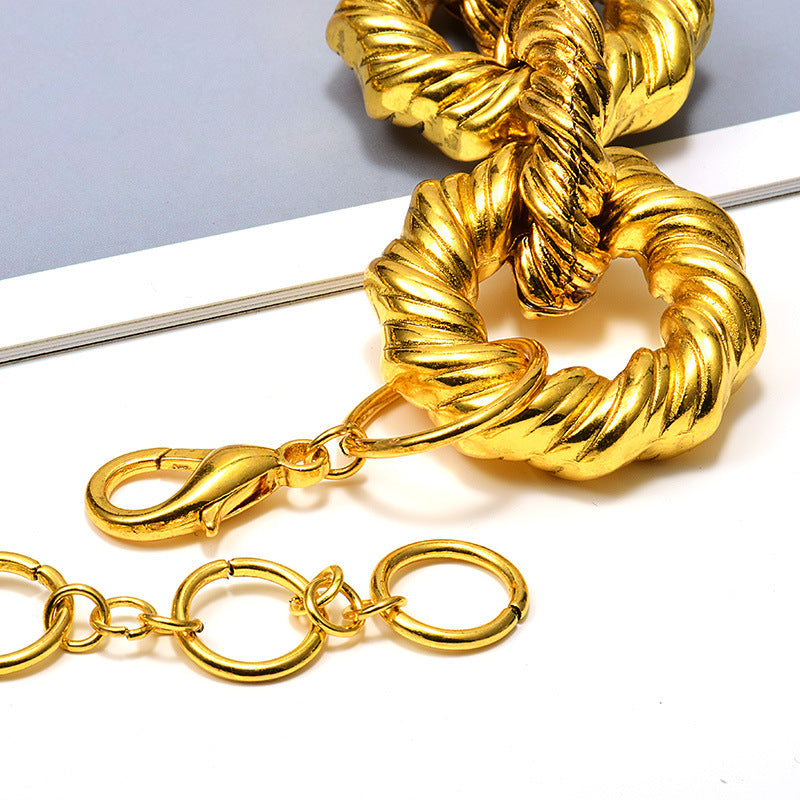 Collier torsadé doré pour femme – Chaîne ondulée tendance