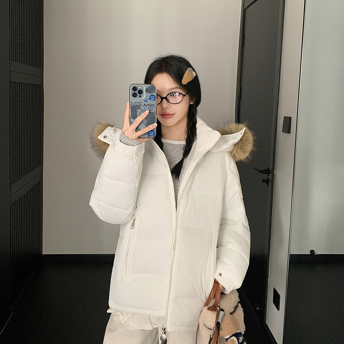 Doudoune femme d’hiver à capuche et grande fausse fourrure amovible