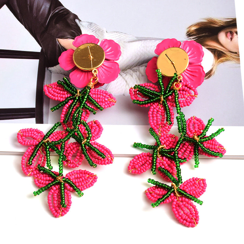 Boucles d’oreilles longues fleuries à perles – Style rouge élégant